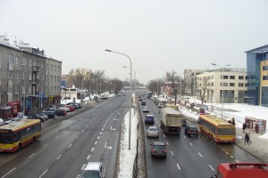 Jedna z warszawskich ulic po ostatnich opadach śniegu (fot. A. Surowiecki)