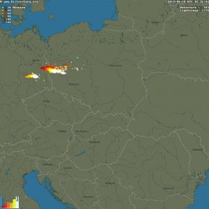 Duża aktywność elektryczna formacji burzowych znad zachodniej Polski (blitzortung.org)