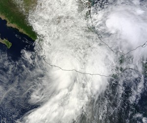 Zdjęcie satelitarne huraganu Ingrid oraz burzy tropikalnej Manuel z dnia 15.09.2013, godz. 19:30 (źródło: NASA)