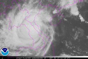 Zdjęcie satelitarne tajfunu "Wutip" z dnia 30 września 2013, godz. 13:14 czasu polskiego (źródło: NOAA