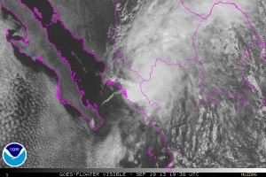 Zdjęcie satelitarne burzy tropikalnej Manuel z dnia 19.09.2013, godz. 19:30 UTC (źródło: NOAA)