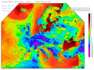 Bardzo duży gradient pionowy temperatury w warstwie 0-500 metrów spowodowany spływem arktycznej masy nad względnie ciepłe wody Bałtyku (GFS)