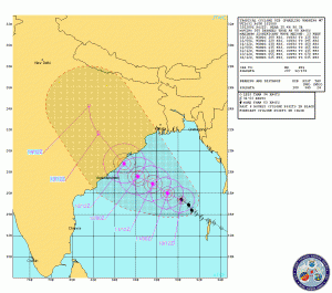 Prognozowana trasa i siła cyklonu "Phailin" (źródło: JTWC)
