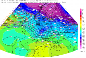 Prognozowana bańka chłodnego powietrza w środkowej troposferze (godzina 06:00 UTC, GFS)