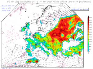 Prognozowana głębokość warstw niestabilnego powietrza na poniedziałkowe popołudnie (GFS)