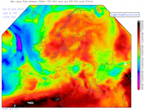 Prognozowany gradient pionowy temperatury w warstwie 500 m - 700 hPa (GFS)
