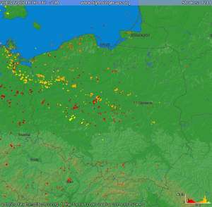 Wyładowania atmosferyczne w Polsce rejestrowane od 05.12.2013 od godz. 18:00 UTC do 06.12.2013, godz. 18:00 UTC (źródło: lightningmaps.org)
