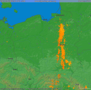 Wyładowania atmosferyczne notowane nad Polską w piątek, 27.03.2015 (źródło: LightningMaps.org / Blitzortung)
