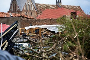 Zniszczenia spowodowane przez tornado w miasteczku Bützow (źródło: www.n-tv.de)