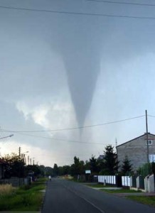 Tornado w rejonie Kłomnic (źródło)
