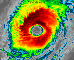 Wczorajsze zdjęcie satelitarne tajfunu Champi. (źródło: NASA/NOAA RAMMB/CIRA)
