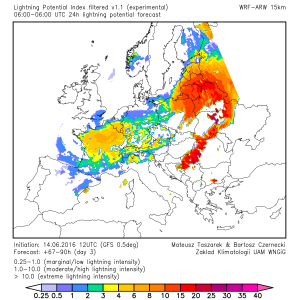 Potencjał do generowania wyładowań atmosferycznych - prognoza na piątek; model WRF 15 km, źródło: Zakład Klimatologii WNGiG UAM