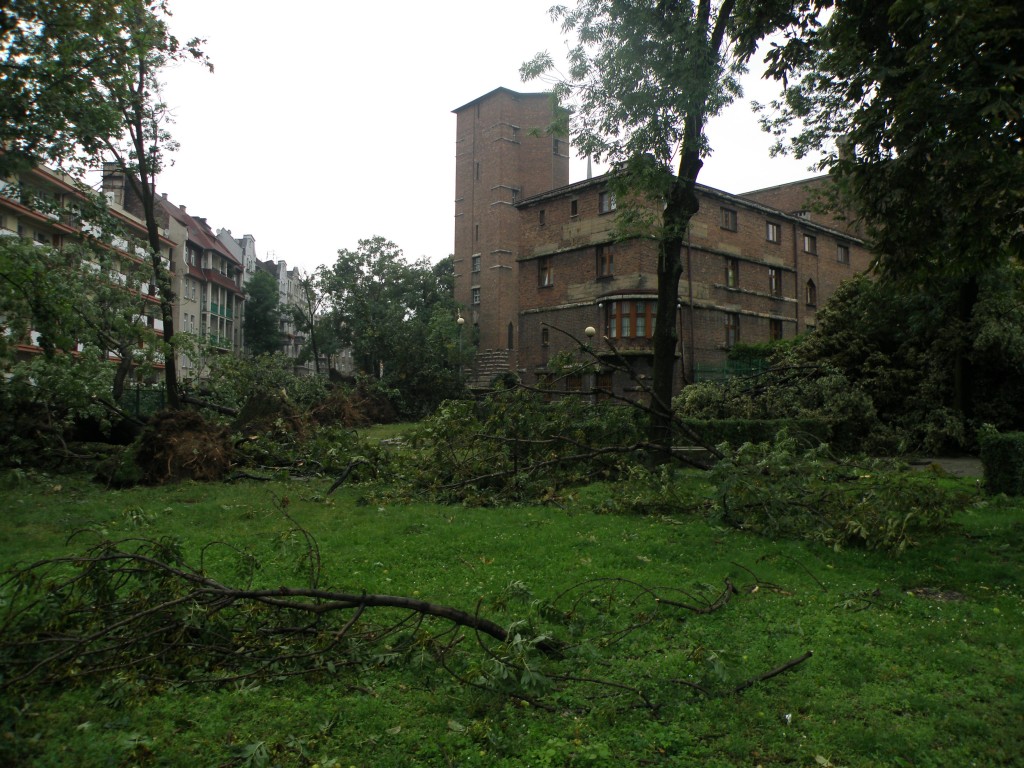 Zniszczenia w rejonie placu Kopernika w Chorzowie. Fot. Wojciech Pilorz