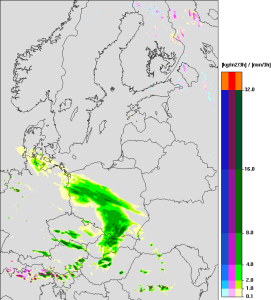 Prognozowane opady deszczu na sobotnie popołudnie (źródło: model numeryczny UMPL 4 km Uniwersytetu Warszawskiego)